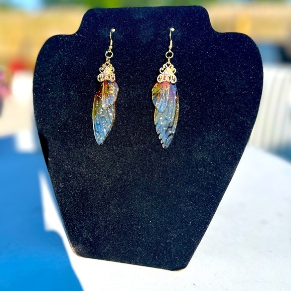 New - Butterfly Dangle Earrings - Picture 1 of 4
